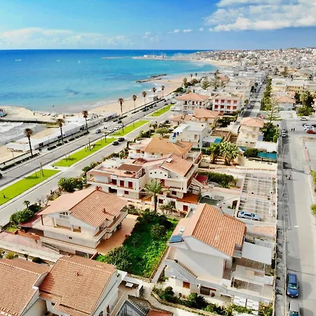 Beachfront Rooms Marina Di Ragusa Exterior photo