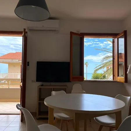 Beachfront Rooms Marina Di Ragusa Exterior photo